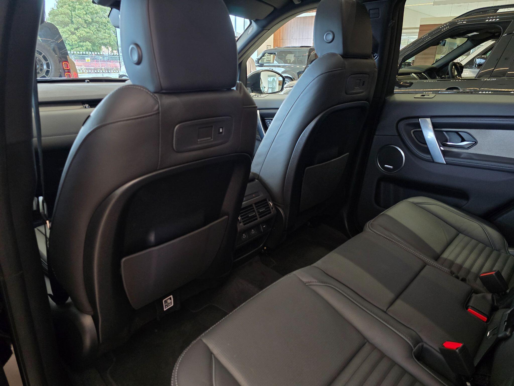 Land Rover Discovery Sport view 21