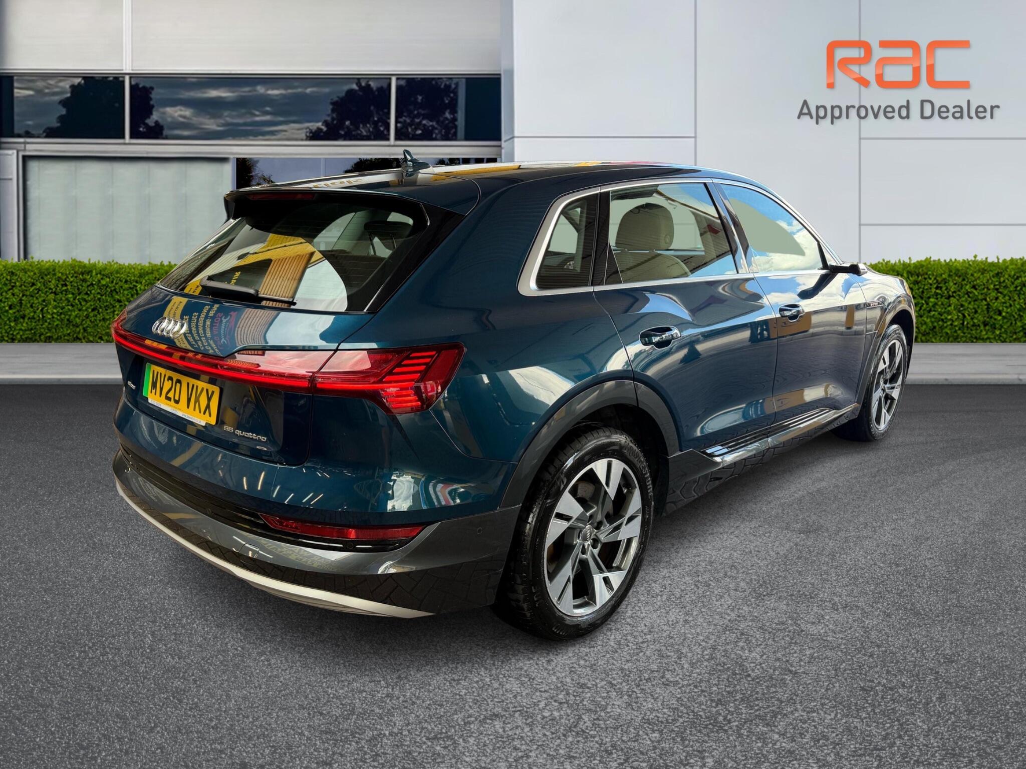 Audi E-Tron view 18