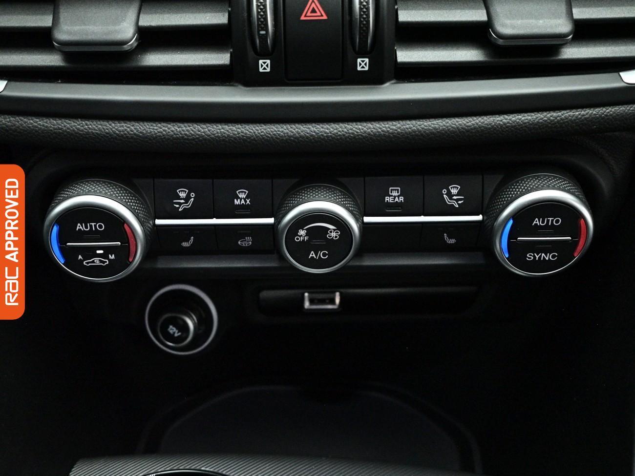 Alfa Romeo Giulia view 21