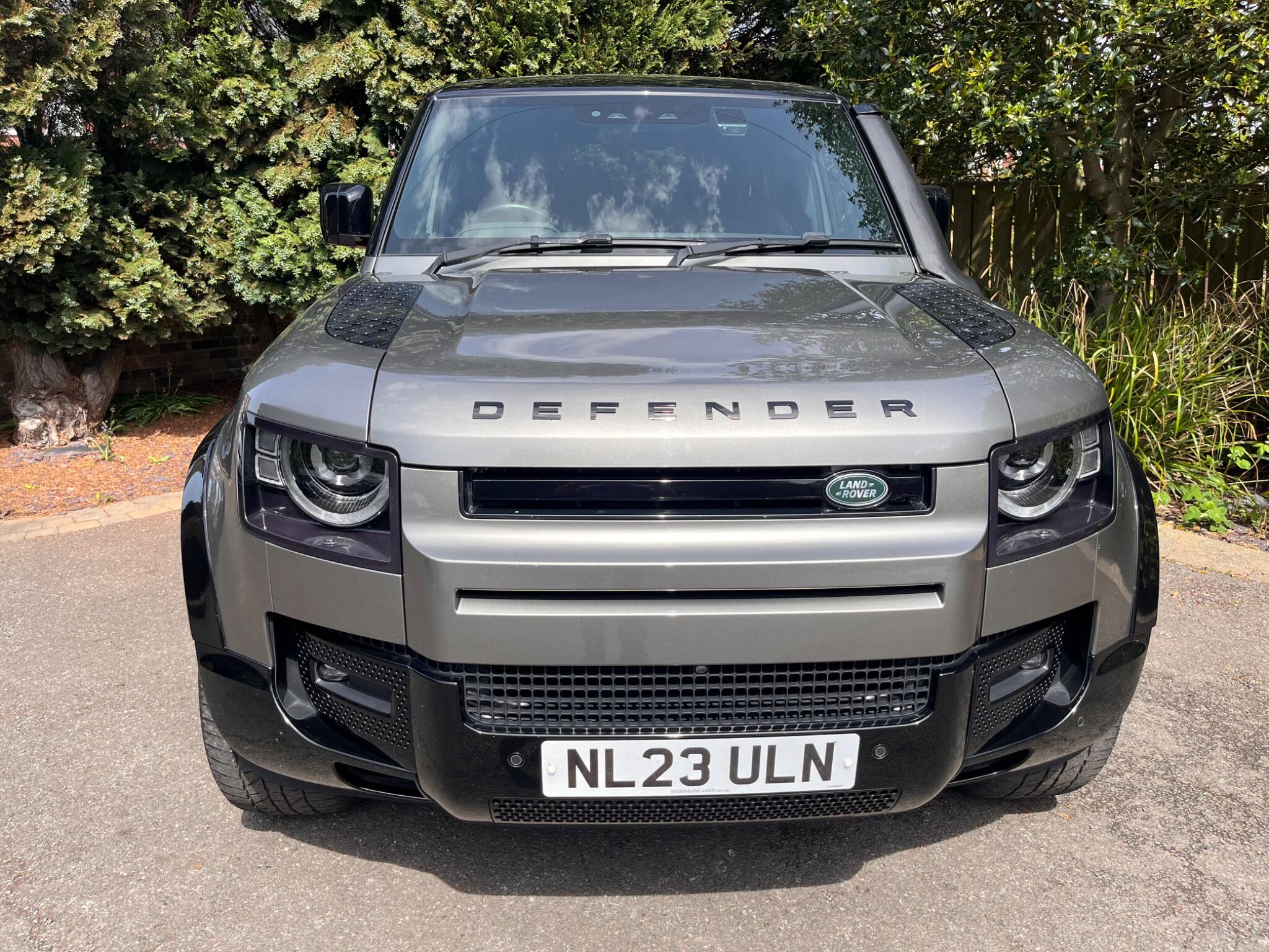 Land Rover Defender view 23