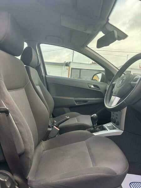 2011 Vauxhall Astra 1.6 16v Active Euro 5 5dr • 145,000 miles image 13