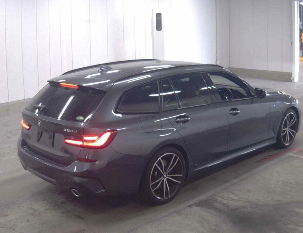 BMW 3 Series view 5