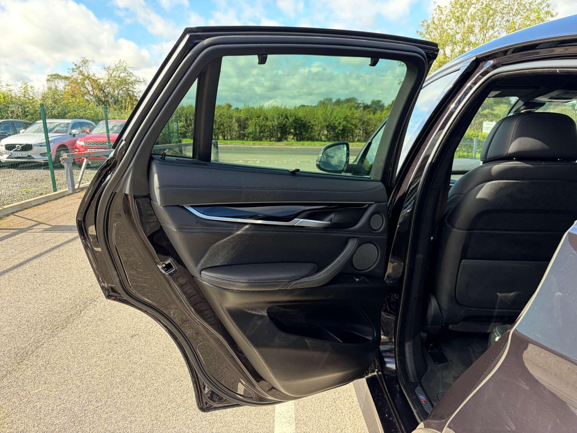 BMW X6 view 19