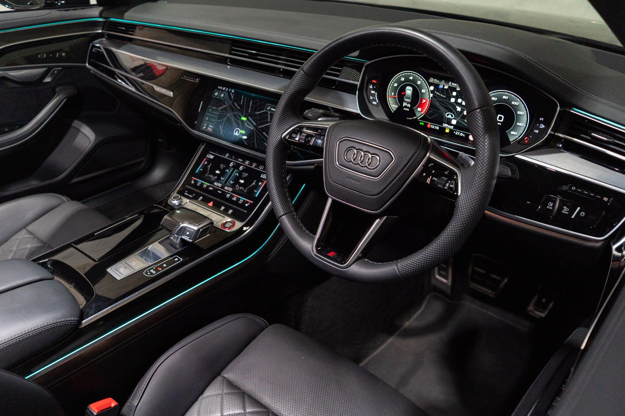 Audi S8 view 10