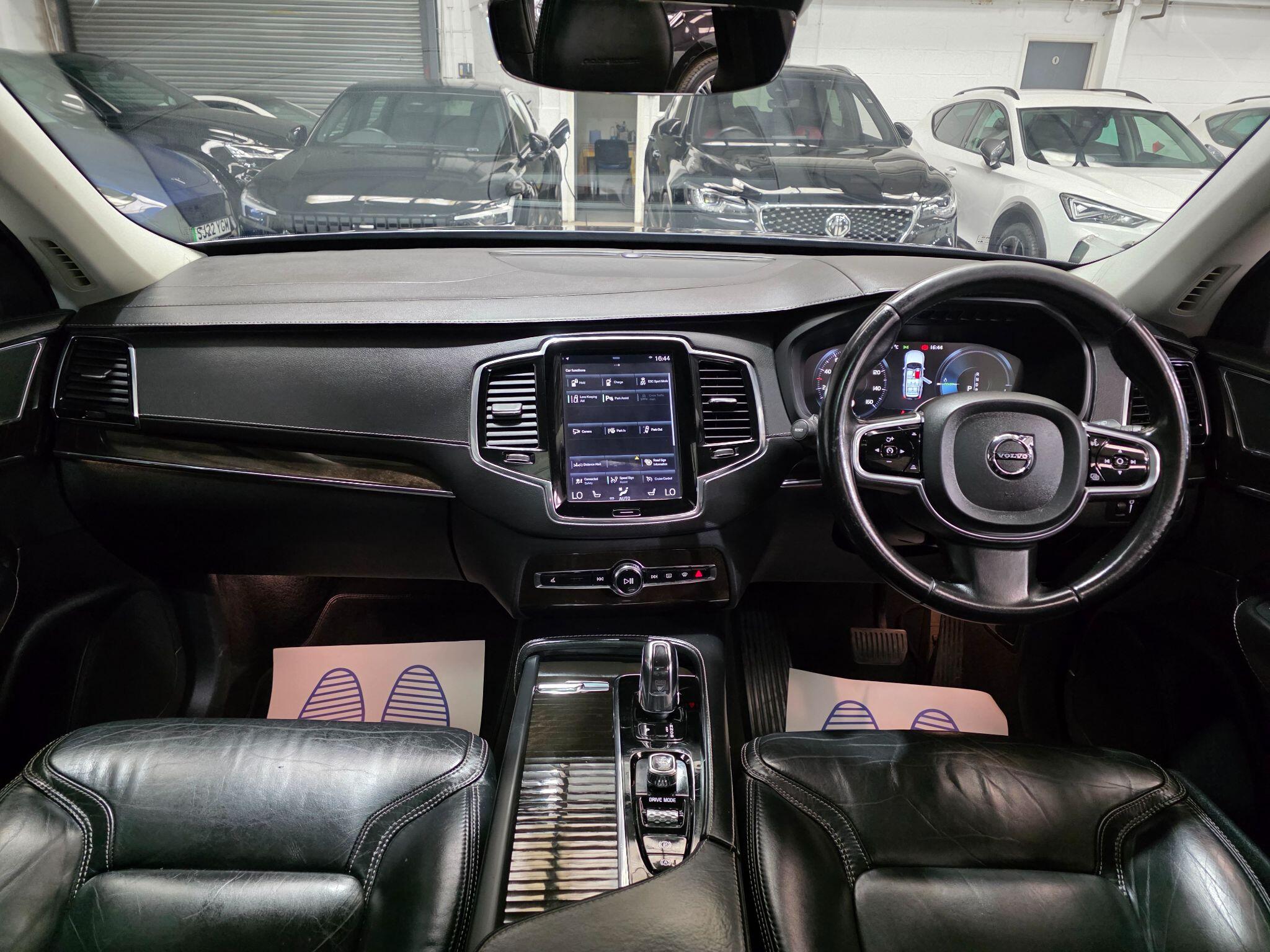 Volvo XC90 view 5