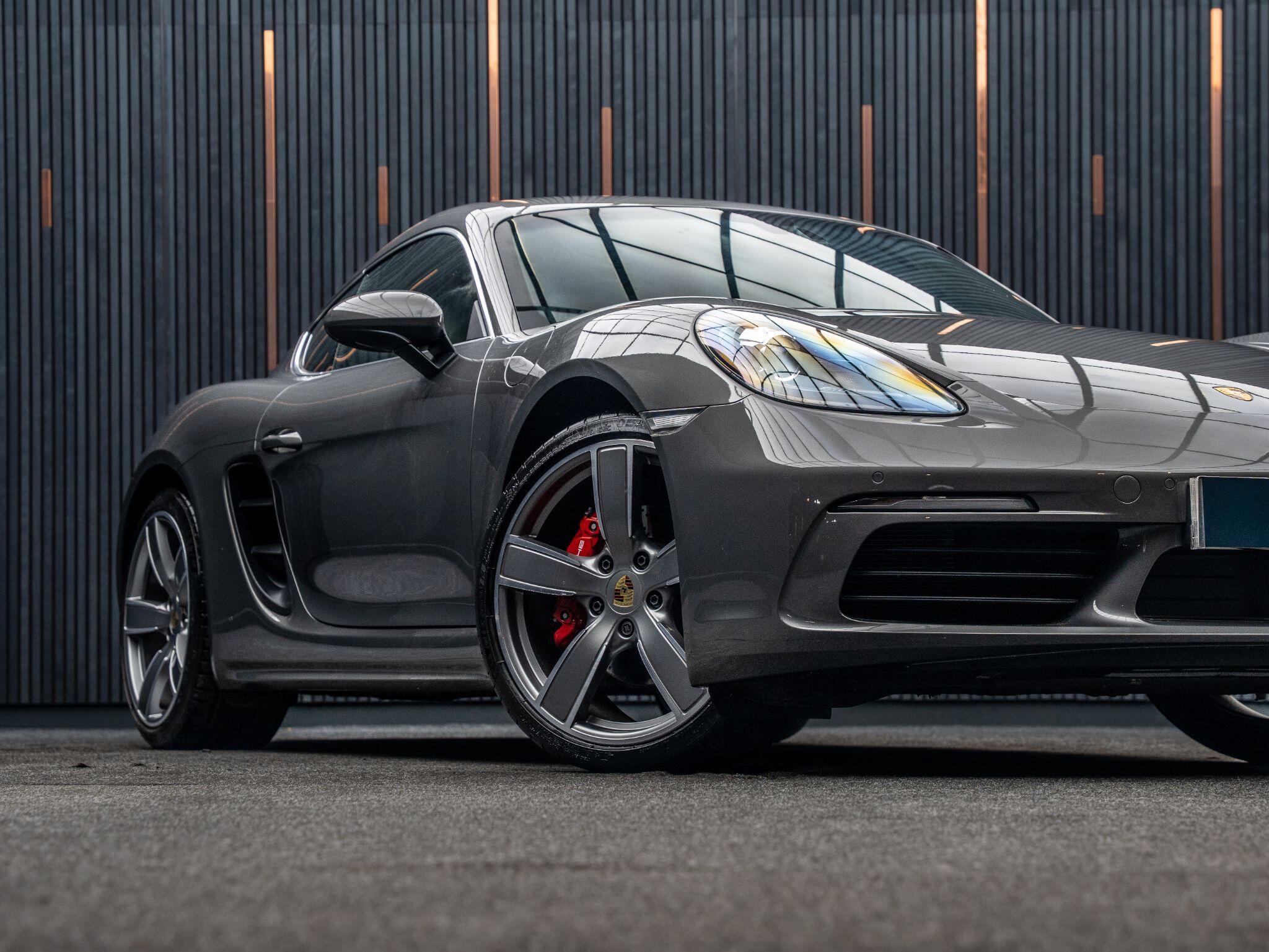Porsche Cayman view 7