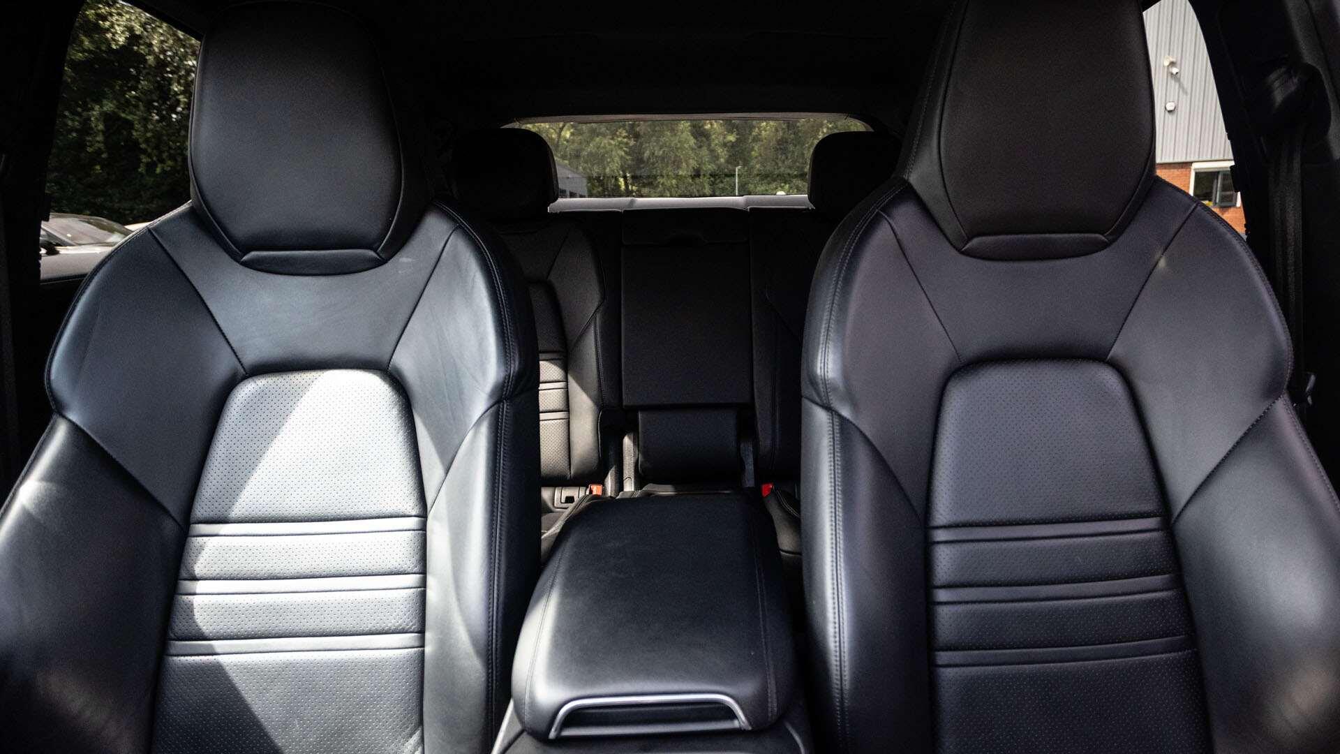 Porsche Cayenne view 16