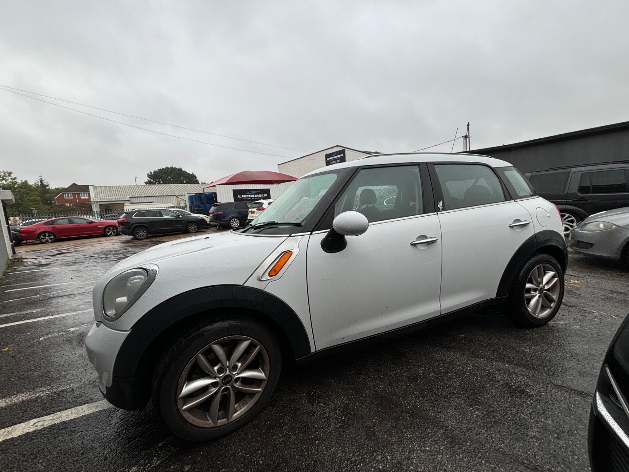 Mini Countryman view 2