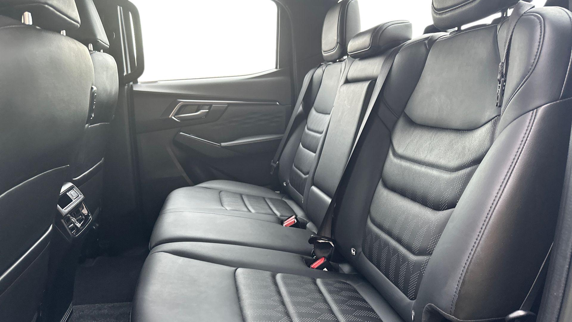 Isuzu D-Max view 4