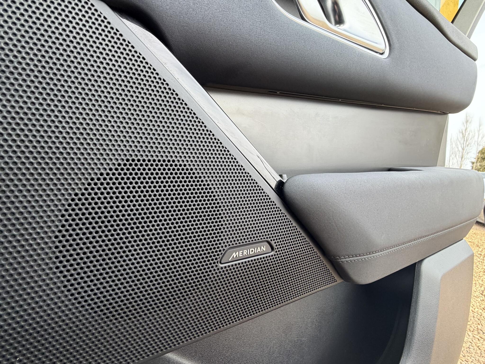 Land Rover Range Rover Velar view 19