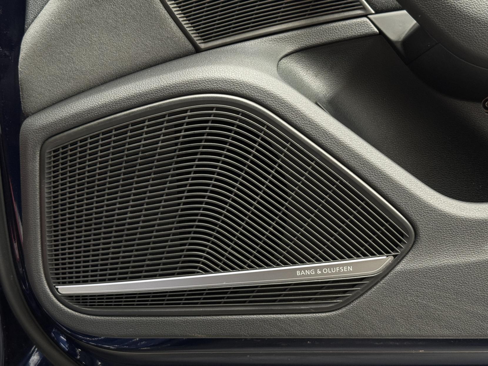 Audi A4 Avant view 18