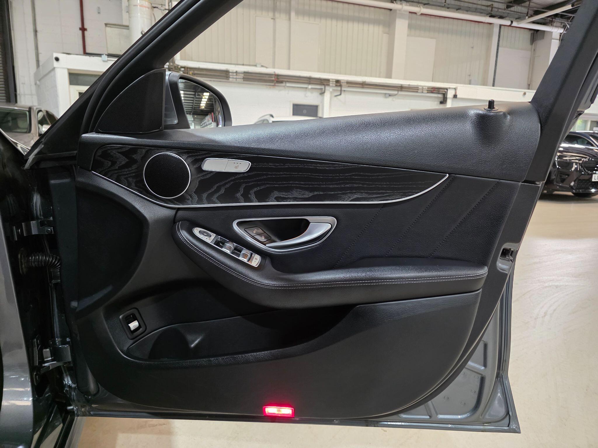Mercedes-Benz C Class view 13