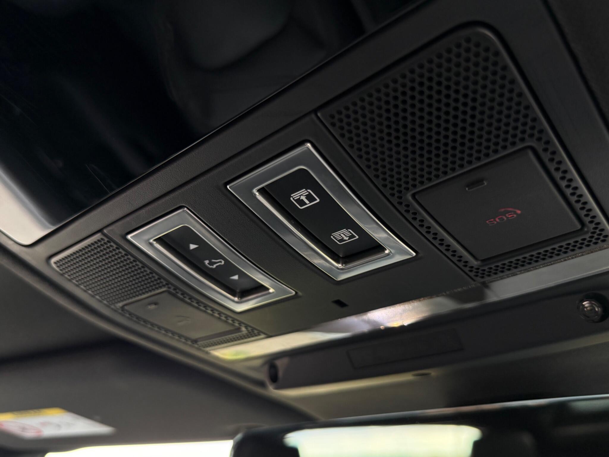 Land Rover Defender view 29