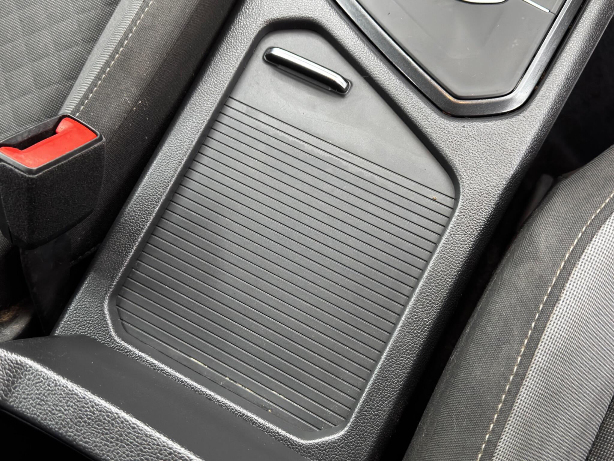 Volkswagen Tiguan view 24