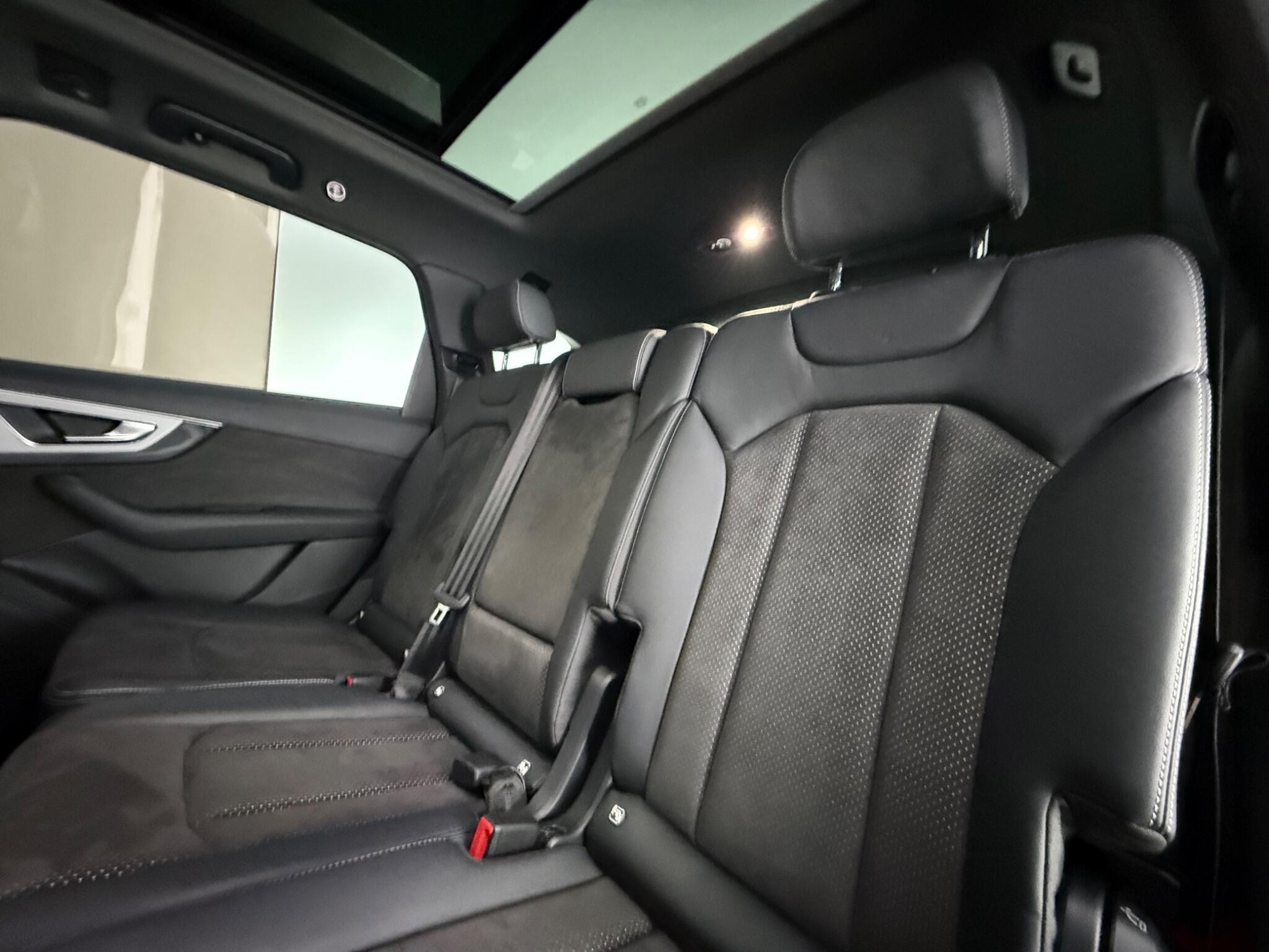 Audi Q7 view 36