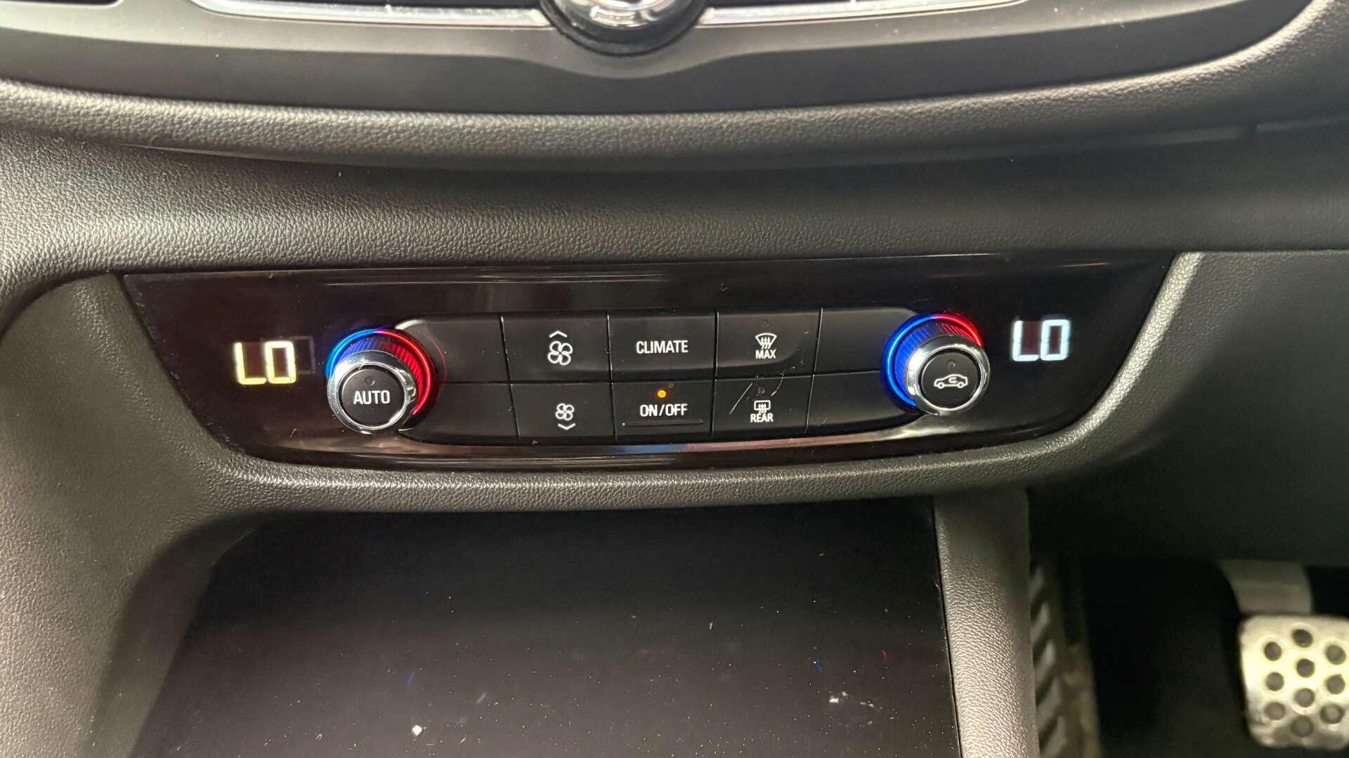 Vauxhall Insignia view 32