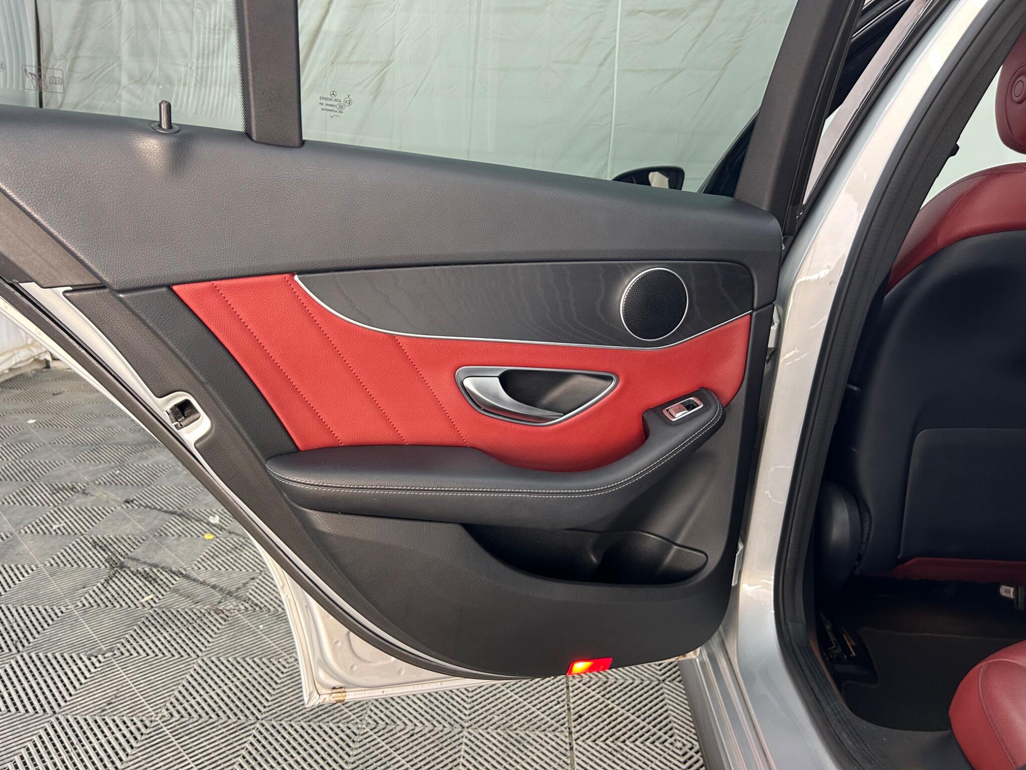 Mercedes-Benz C Class view 26
