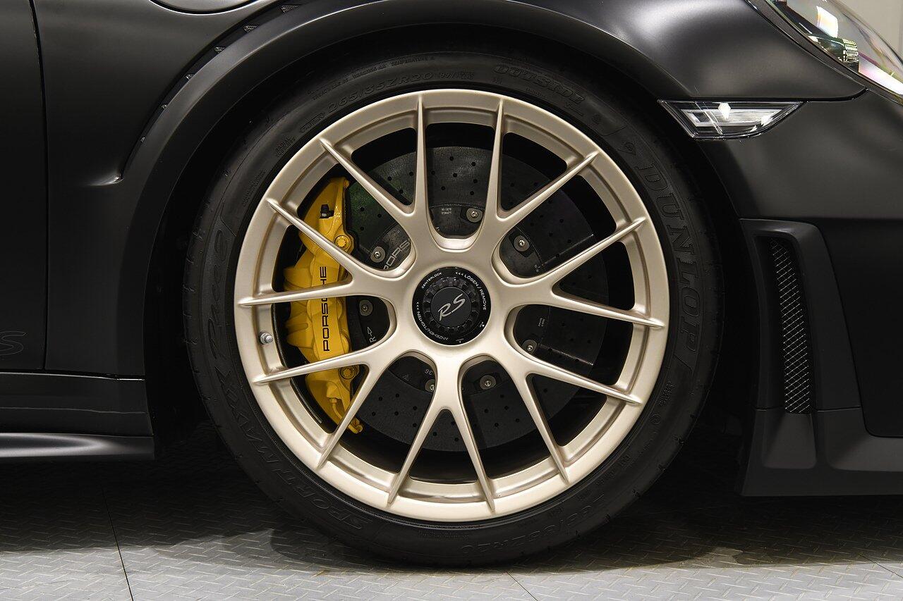 Porsche 911 view 52