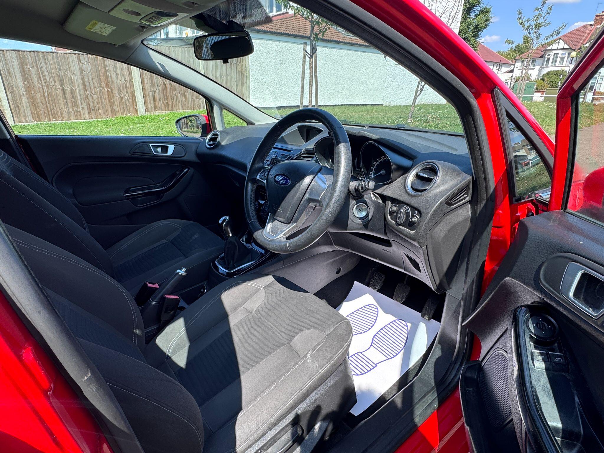 2015 Ford Fiesta image 17