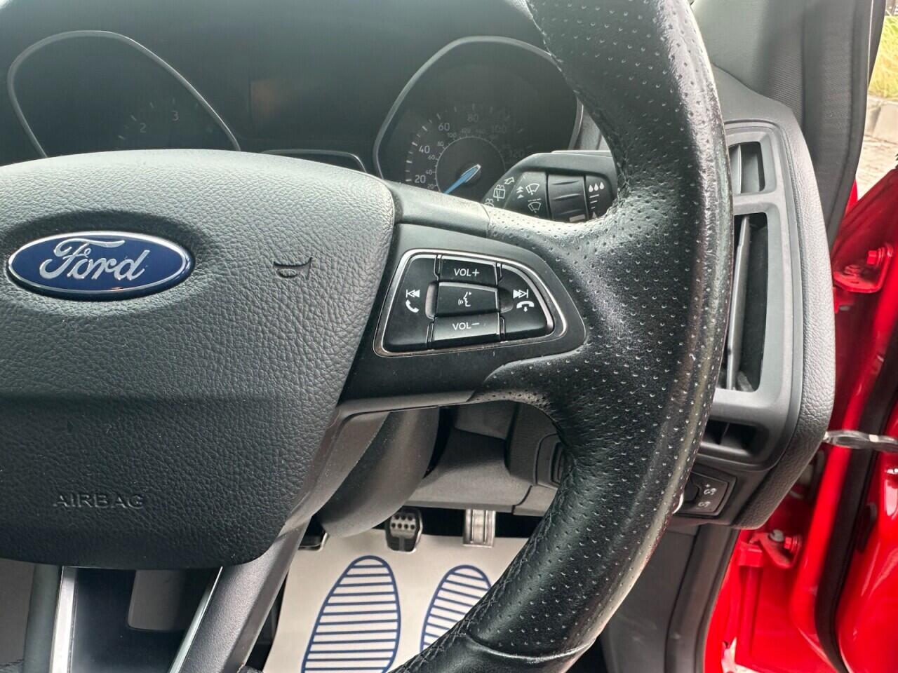 Ford Focus view 22