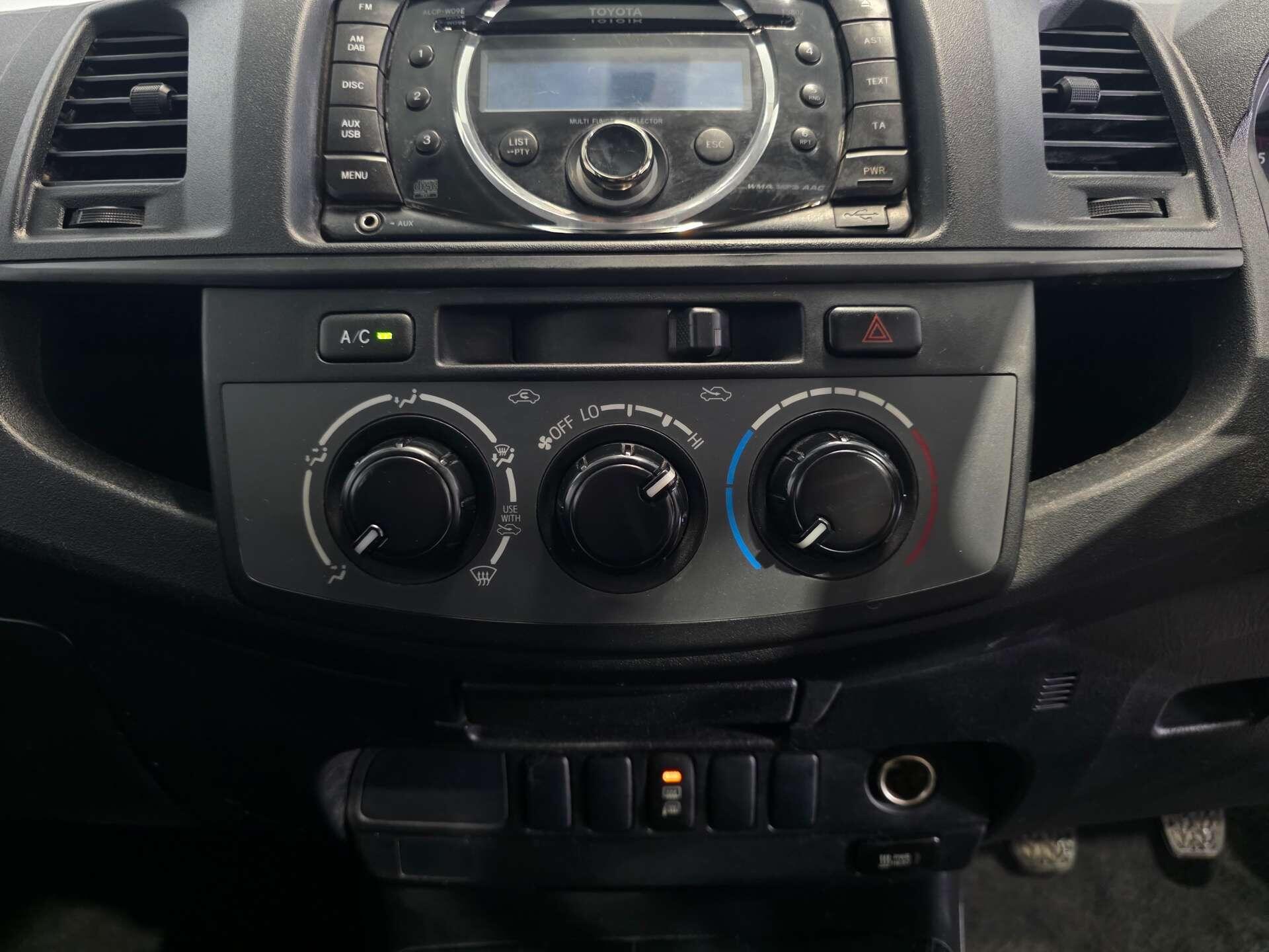Toyota Hilux view 20