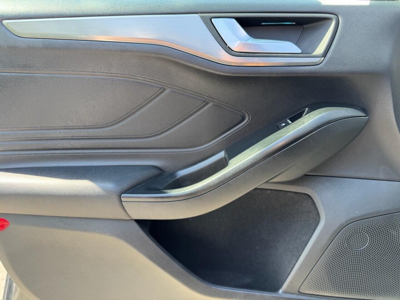 Ford Focus view 26