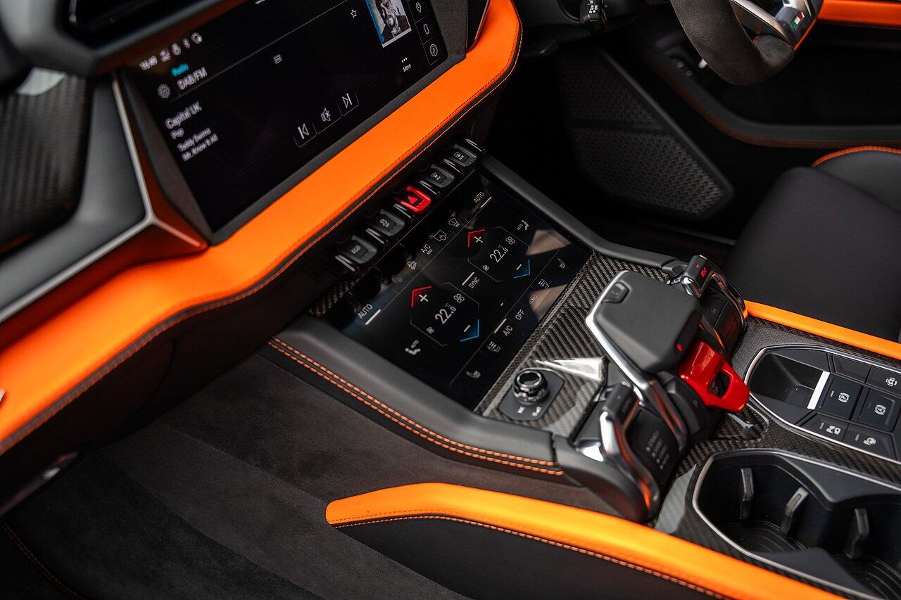 Lamborghini Urus view 75