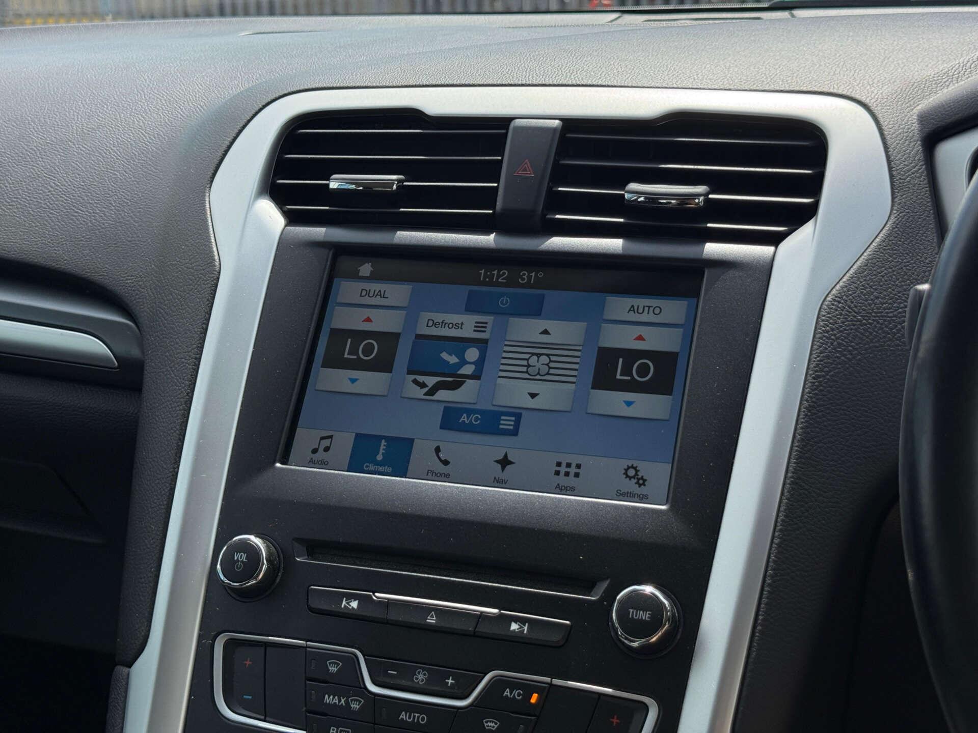 Ford Mondeo view 52
