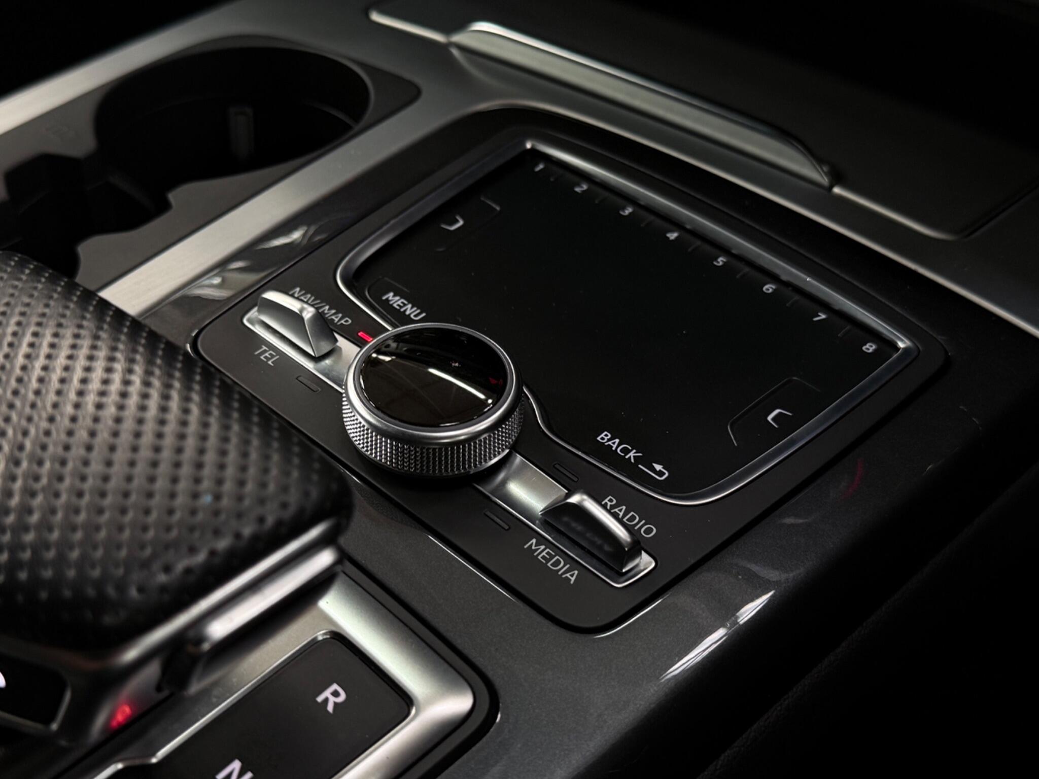 Audi Q7 view 22