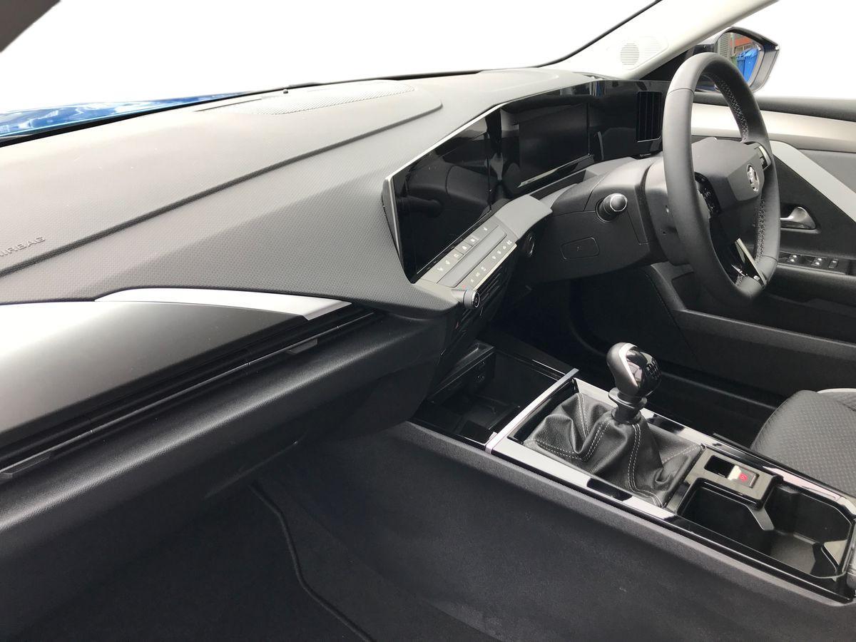 Vauxhall Astra view 5