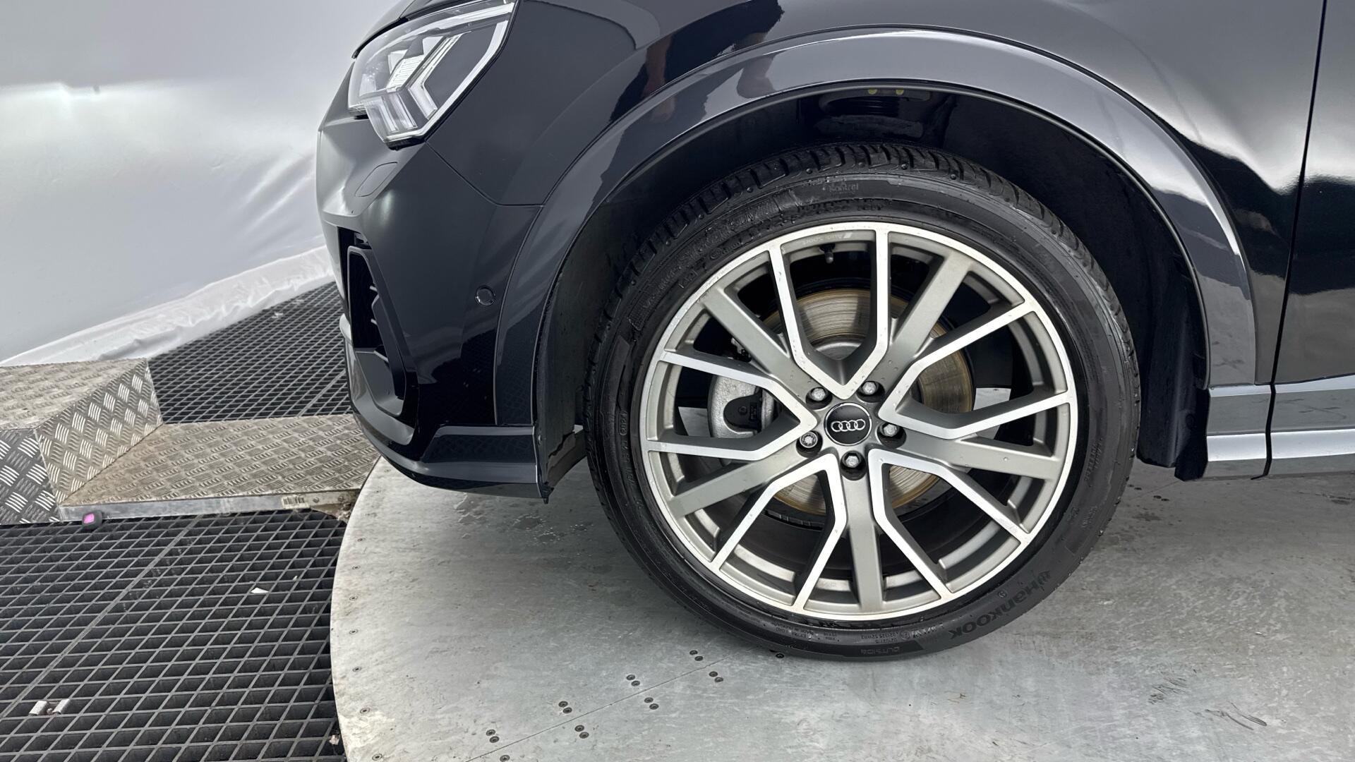 Audi Q3 view 26