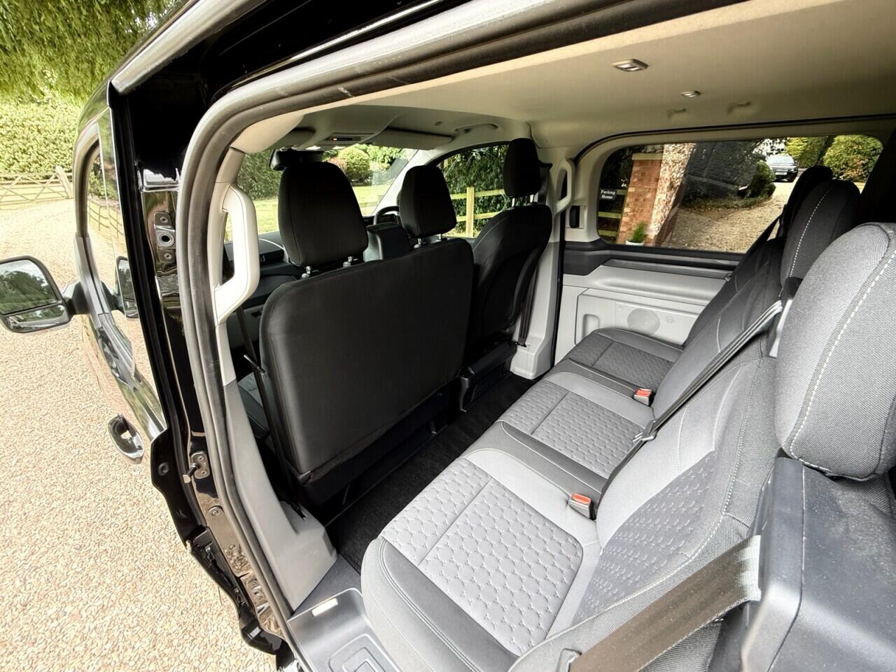 Ford Transit Custom view 8