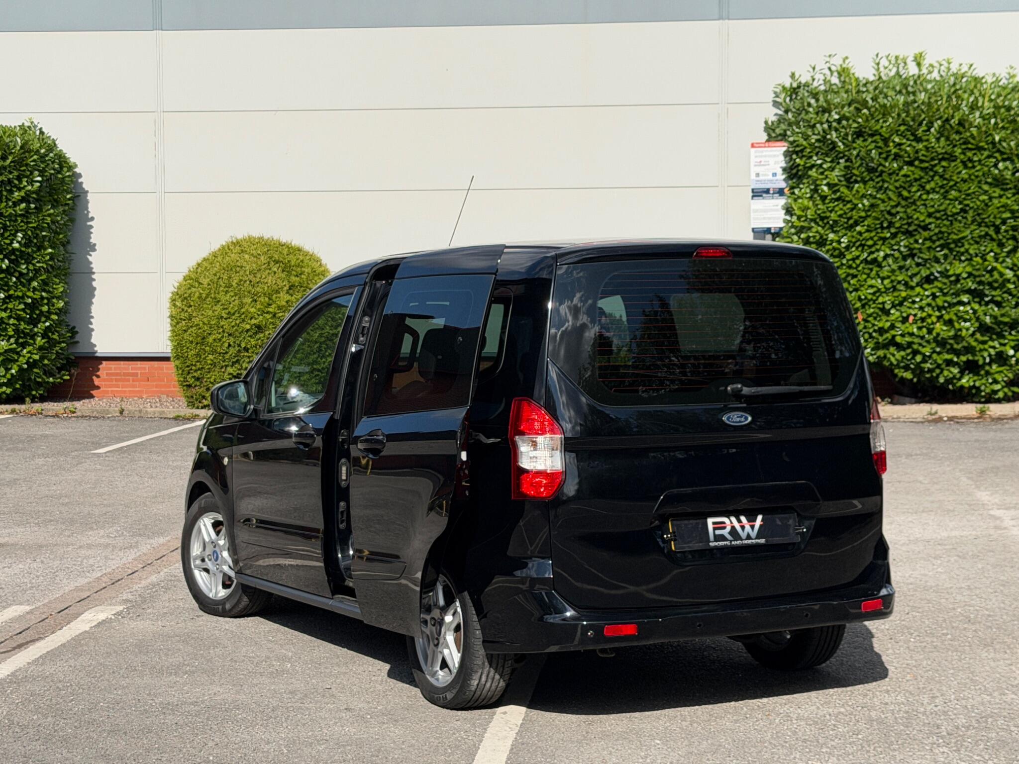 Ford Tourneo Courier view 27
