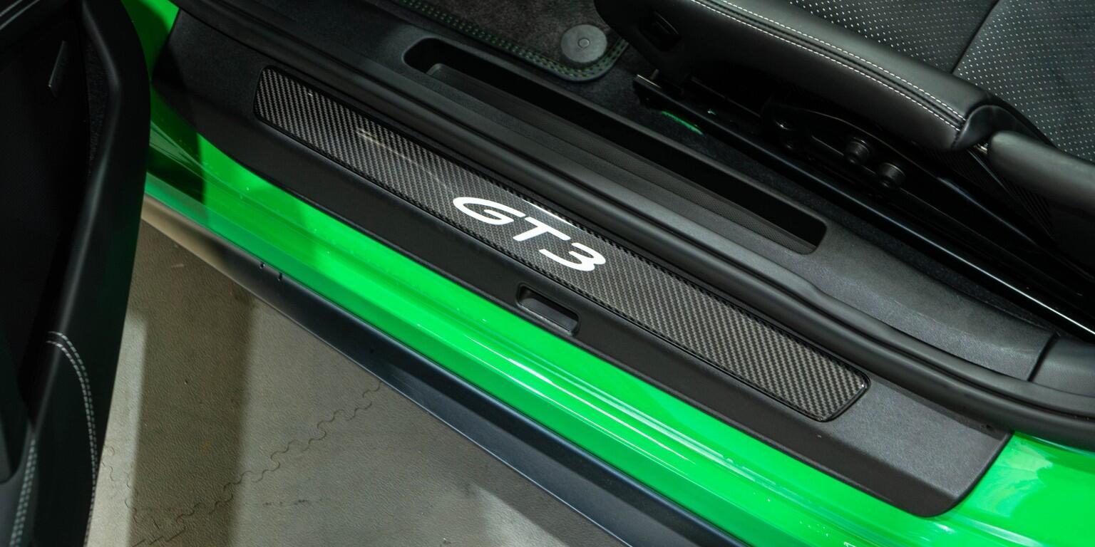 Porsche 911 view 29