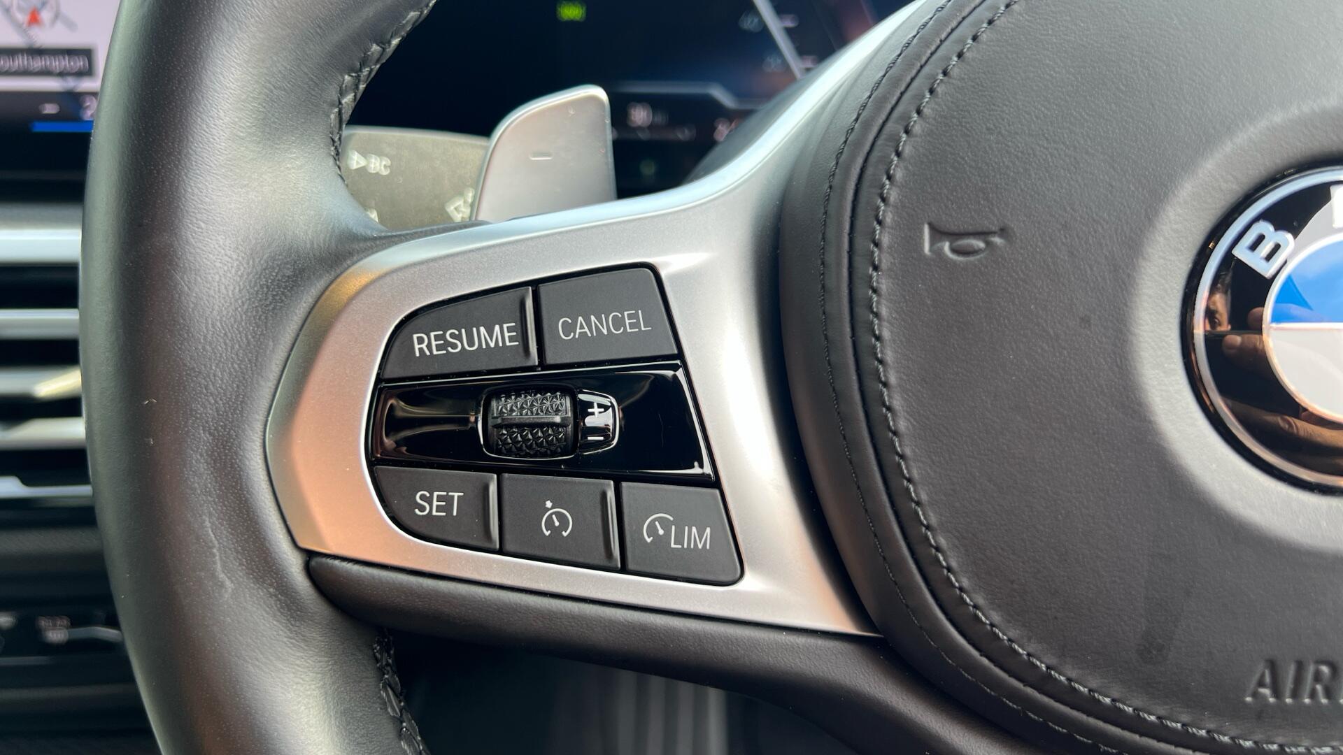 BMW 3 Series view 18