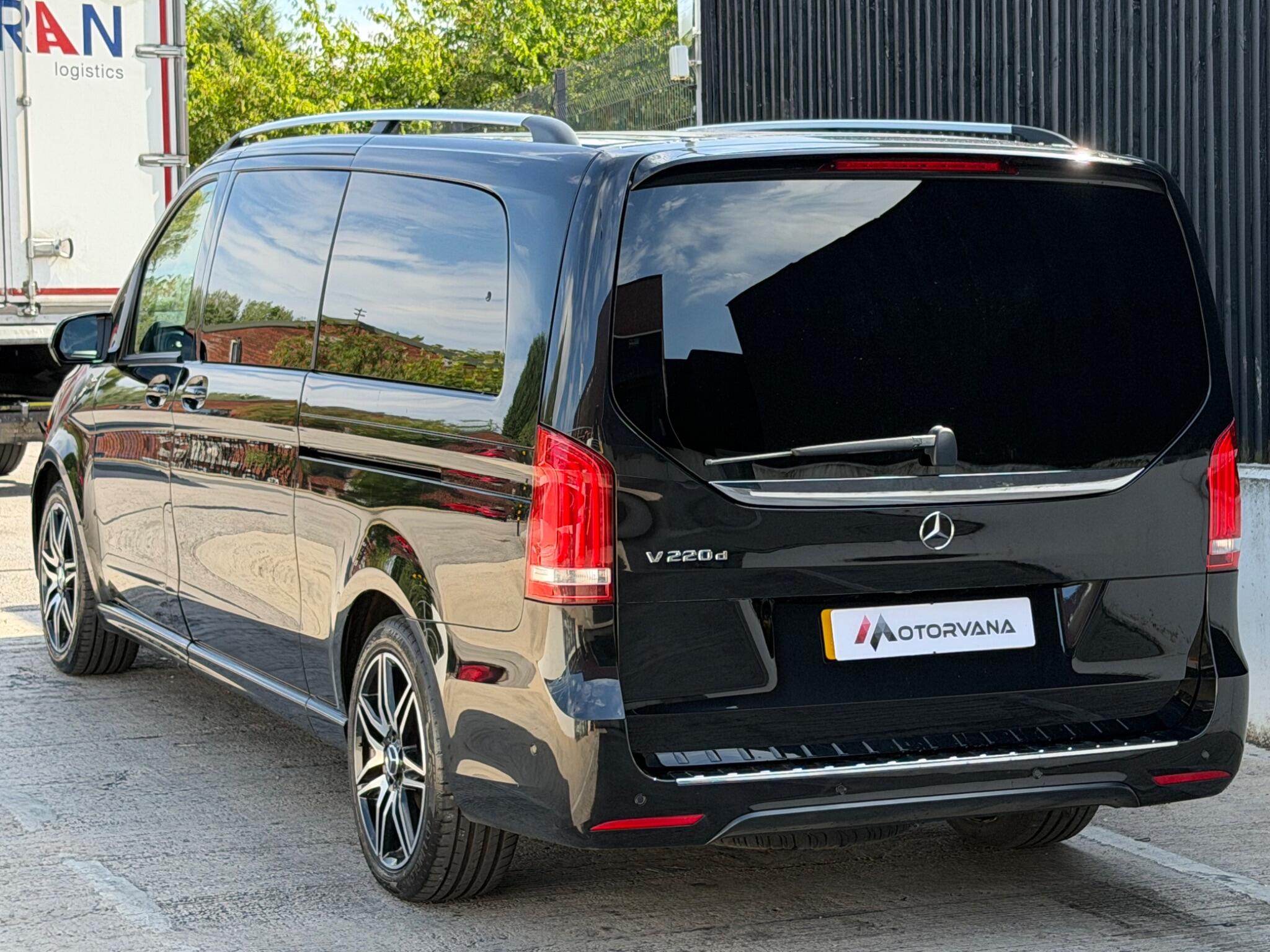 Mercedes-Benz V-Class view 9