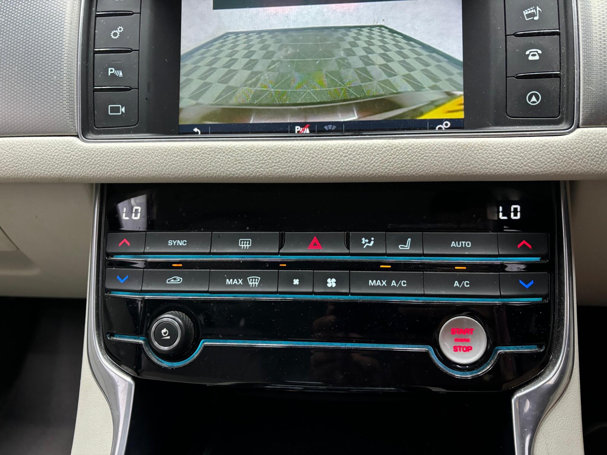 Jaguar XF view 19