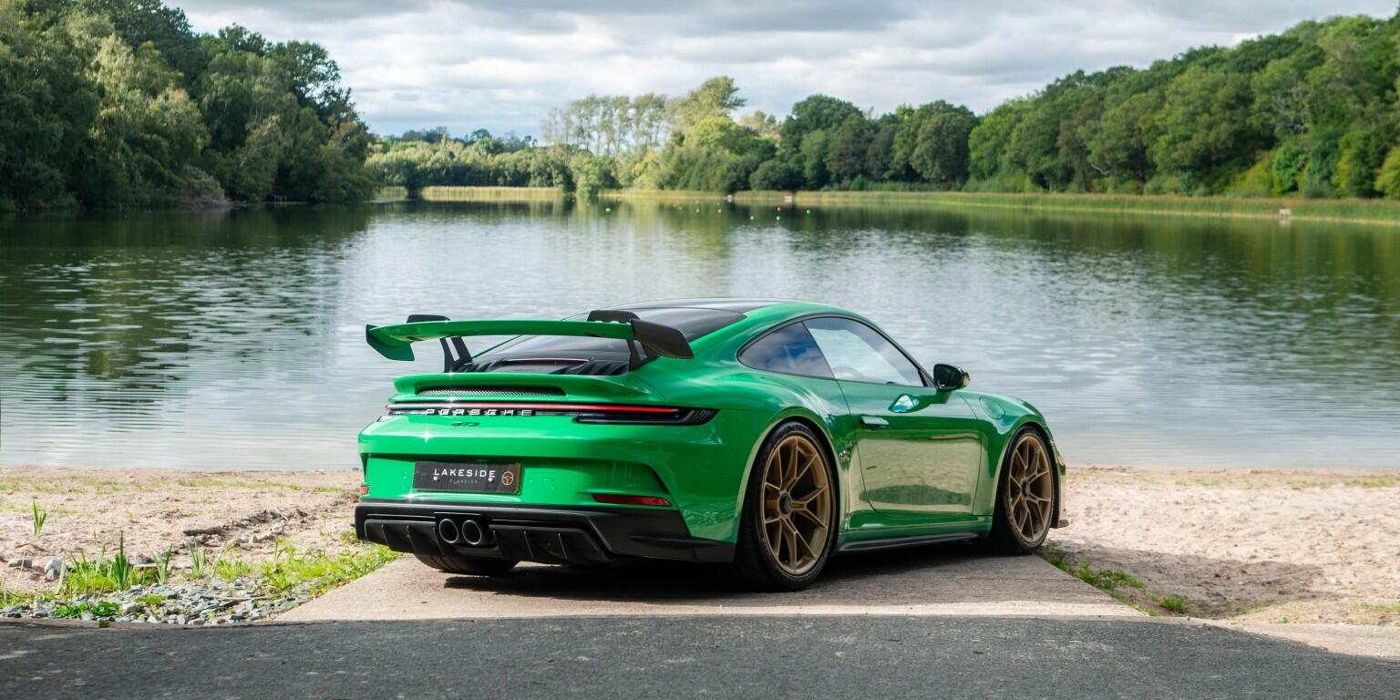Porsche 911 view 6