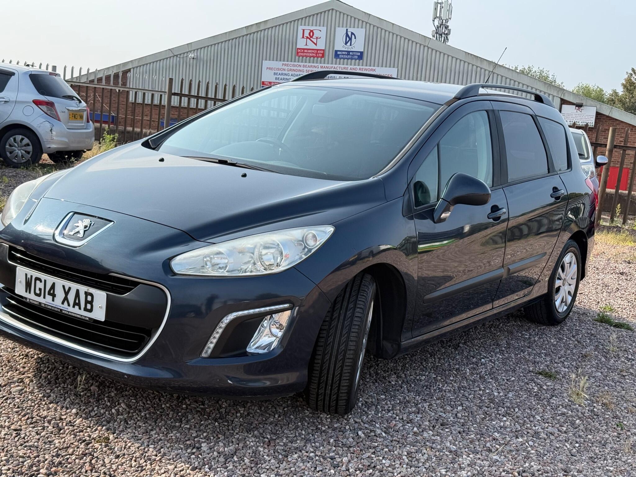Peugeot 308 view 2