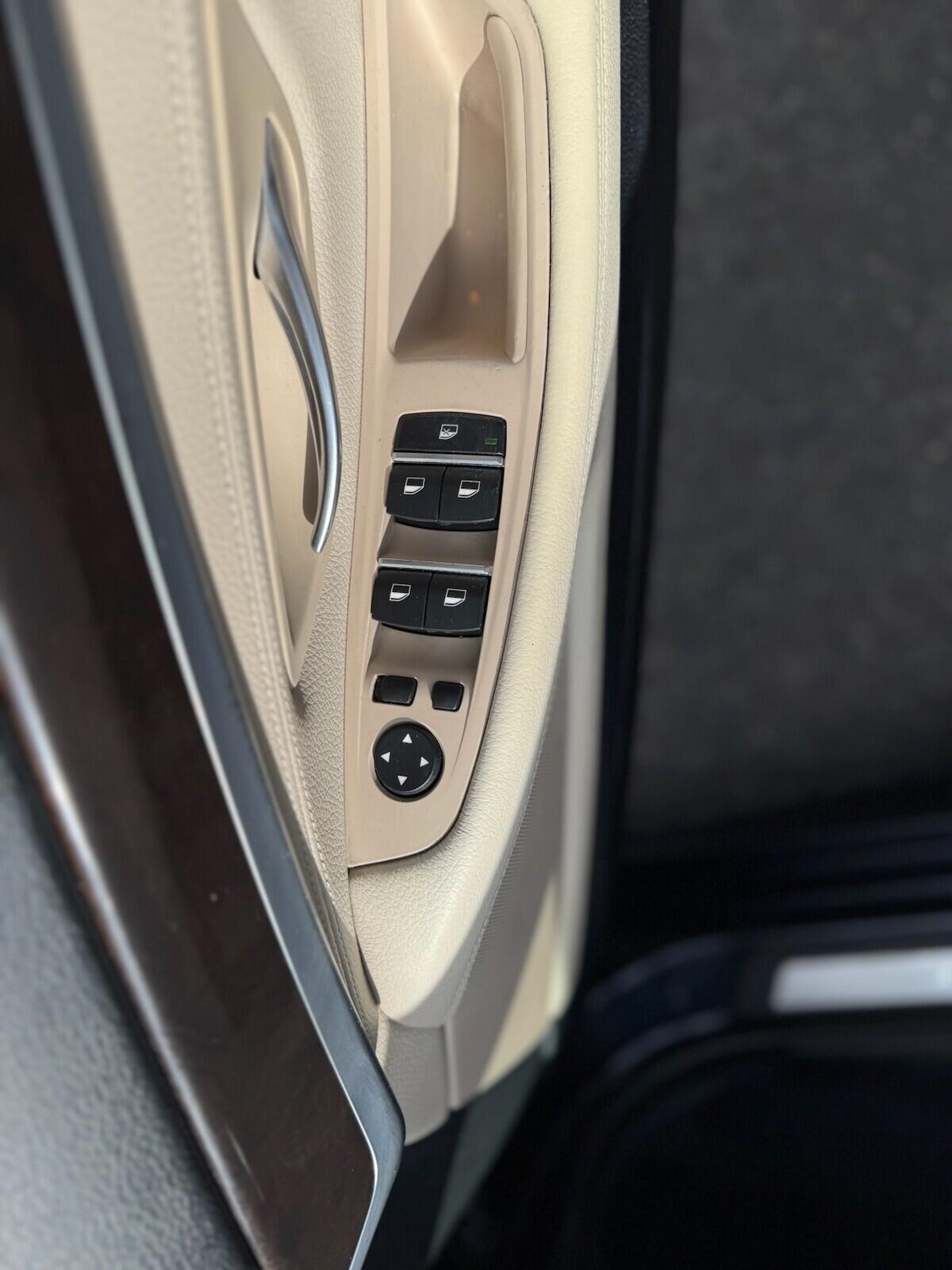 BMW 5 Series view 21