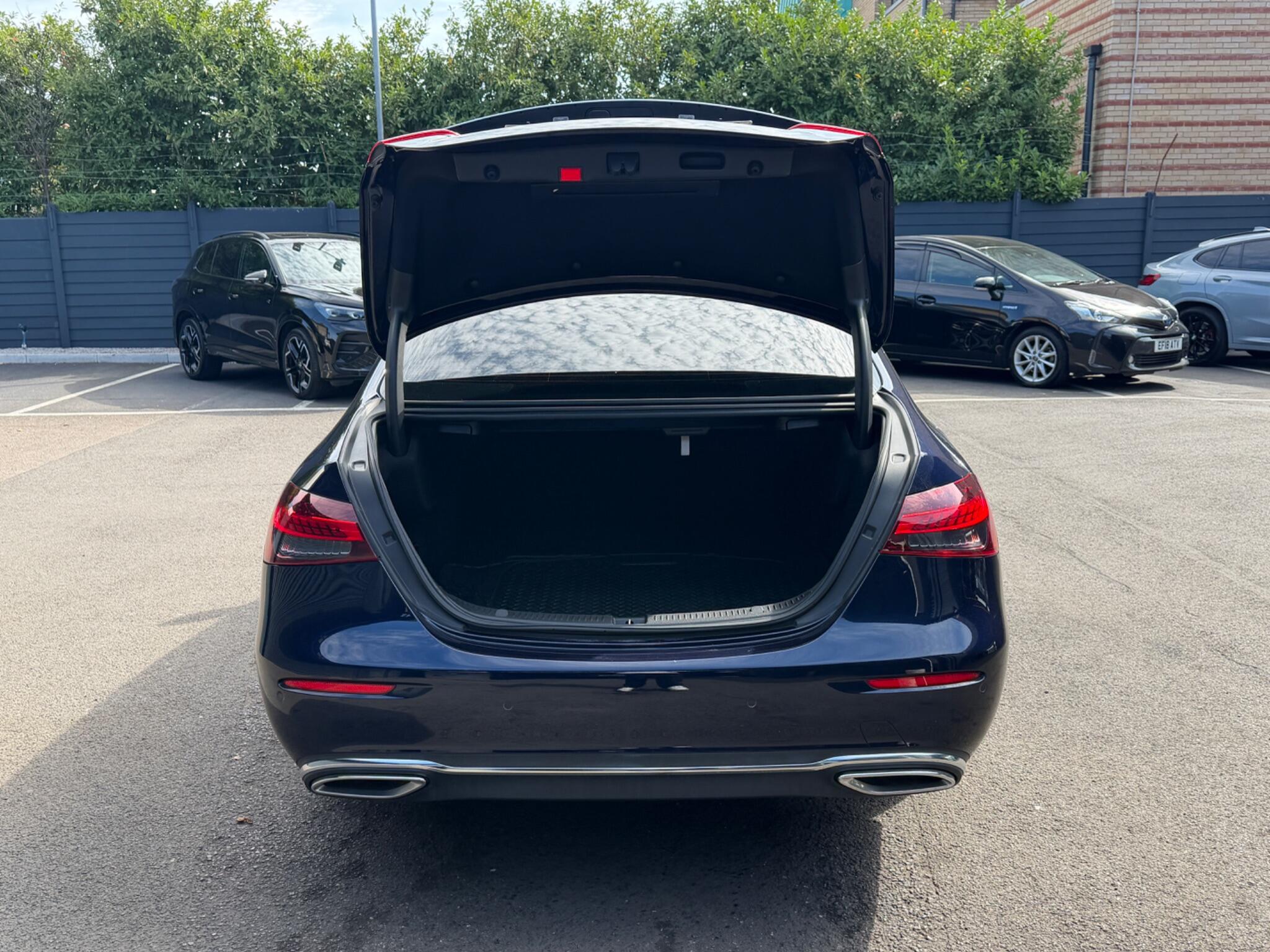 Mercedes-Benz E-Class view 19