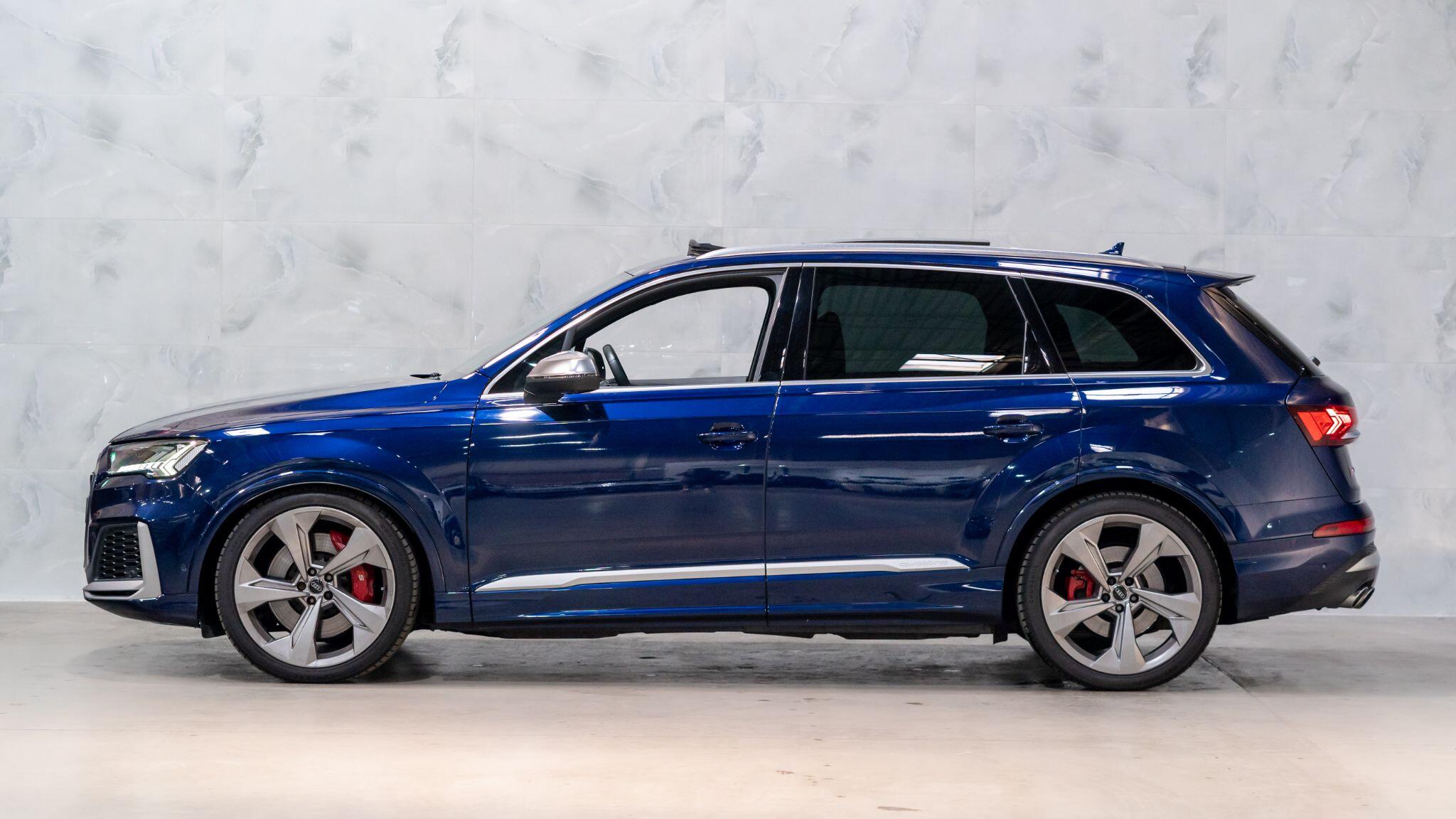 Audi SQ7 view 10