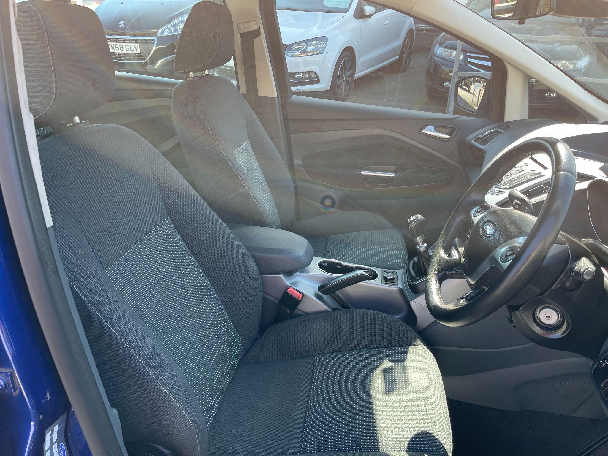 Ford C-Max view 25