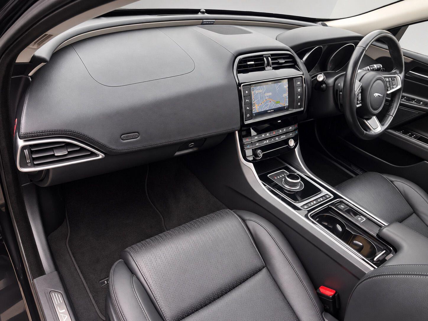 Jaguar Xe view 34