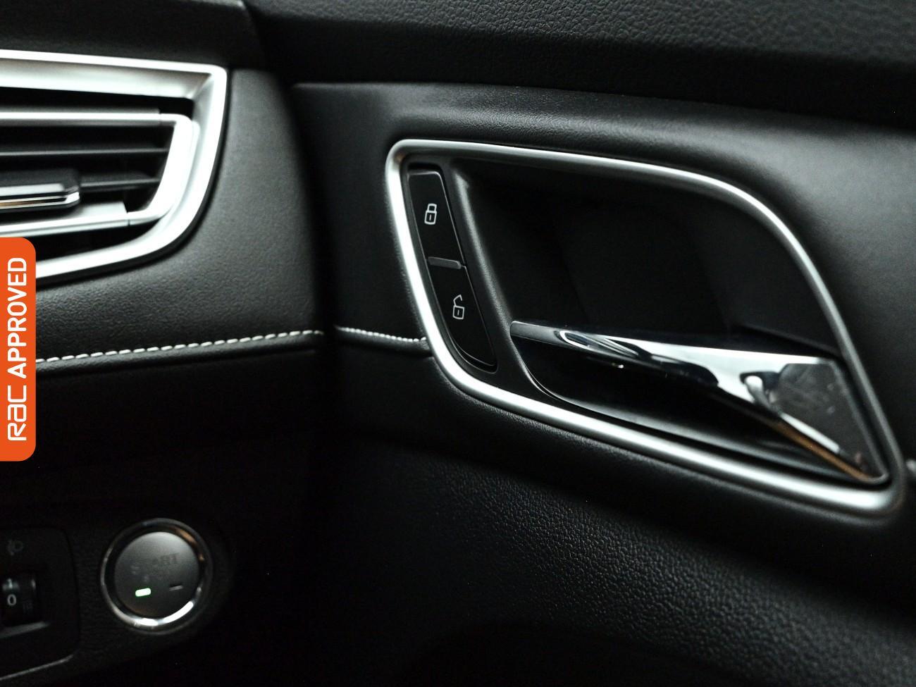 MG MG5 view 25