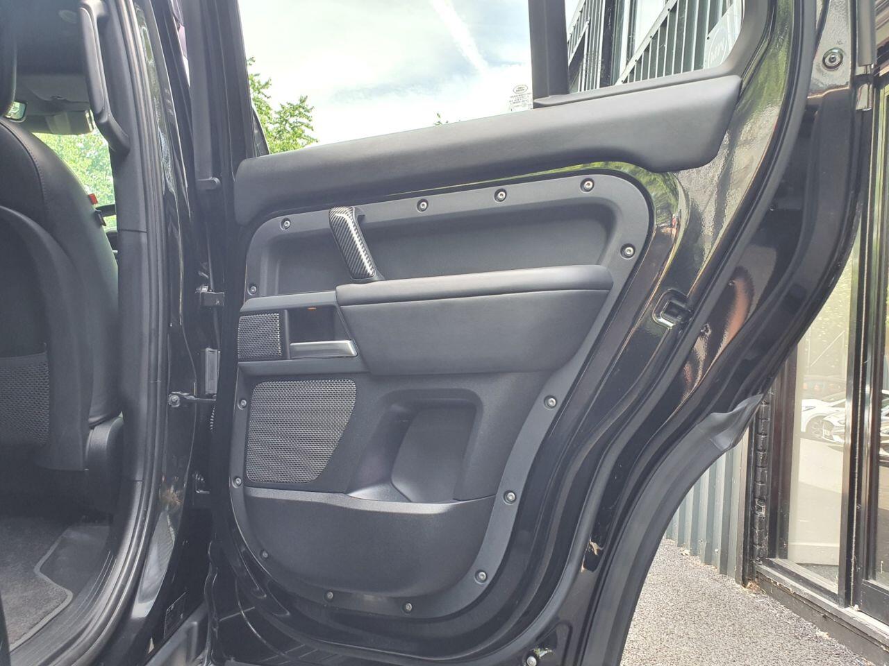 Land Rover Defender 110 view 28