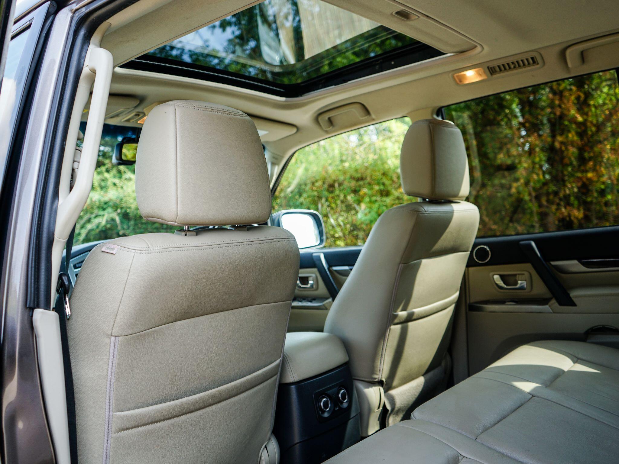 Mitsubishi Shogun view 13
