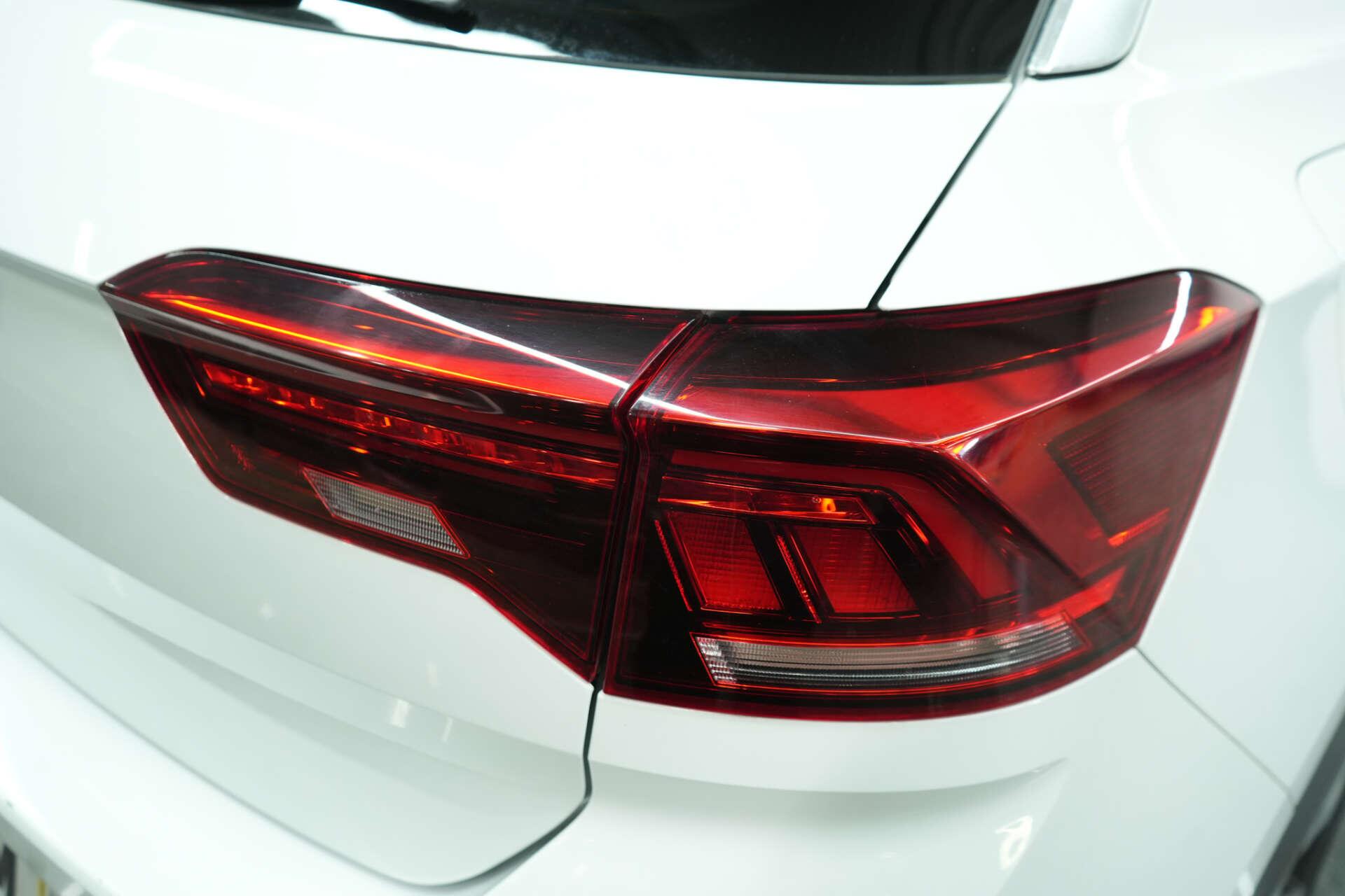 Volkswagen T-Roc view 9