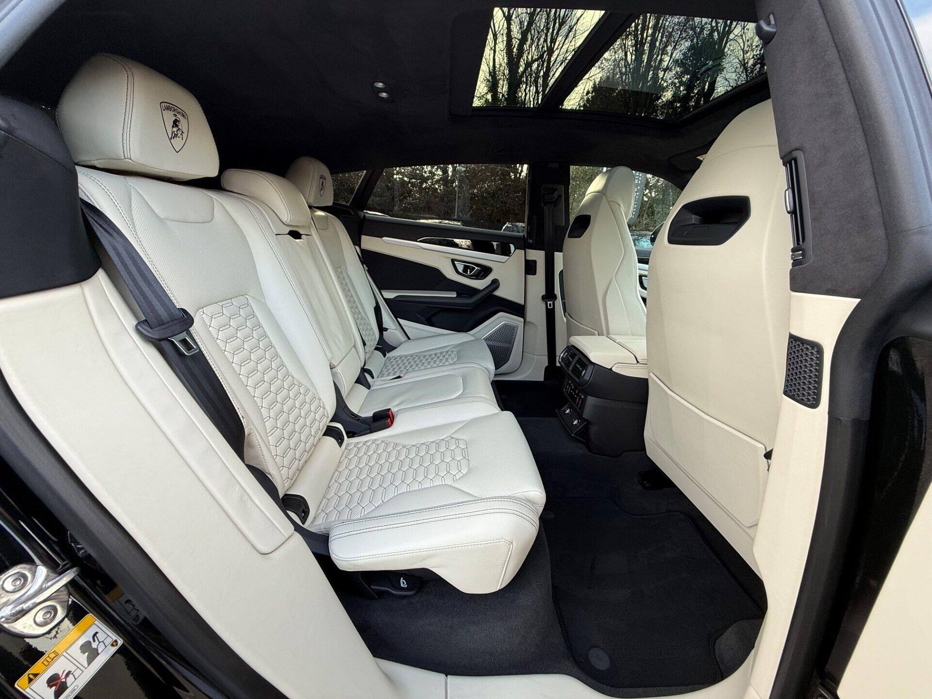 Lamborghini Urus view 35