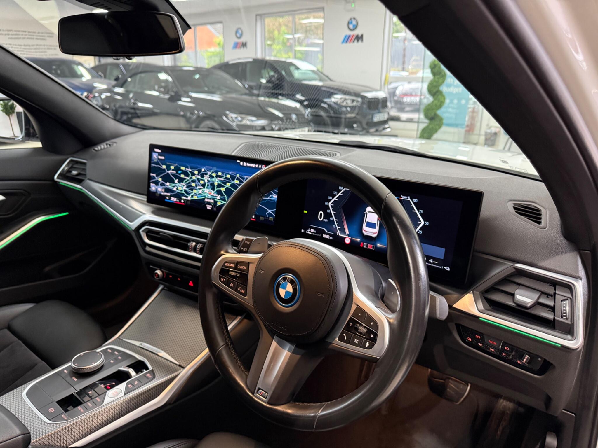 BMW 3 Series view 35